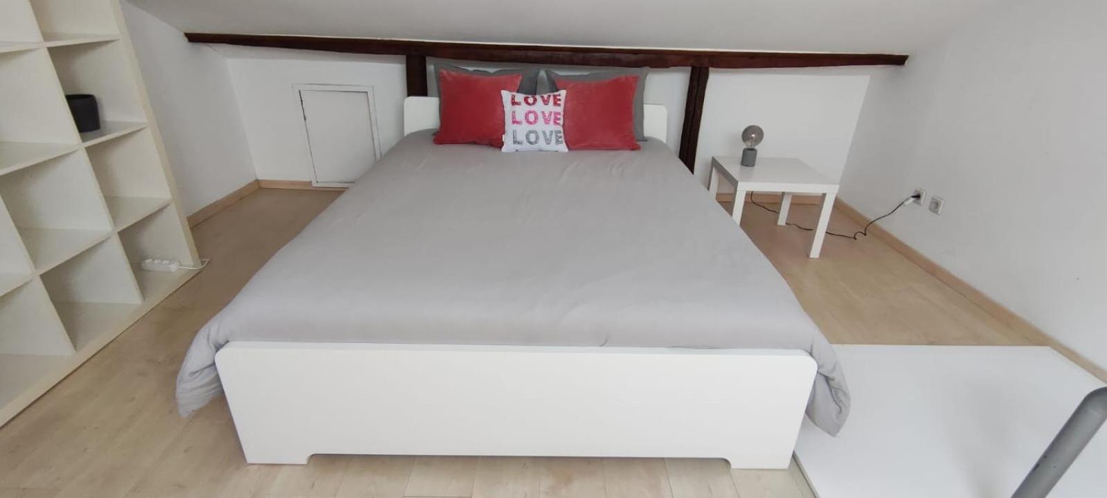 Quarto Aconchegante Com Varanda E Vista No Chiado *