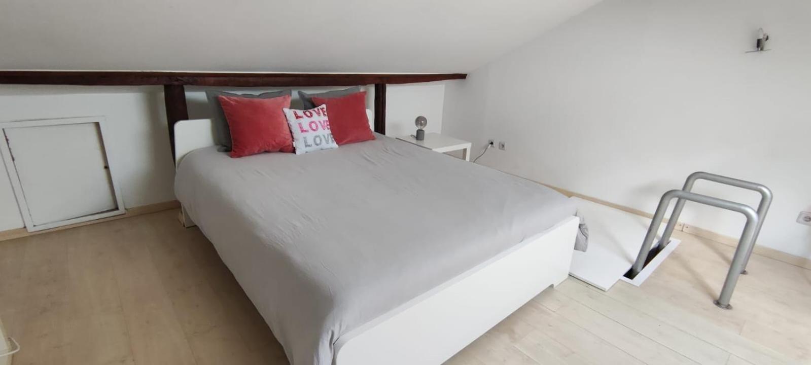 Quarto Aconchegante Com Varanda E Vista No Chiado