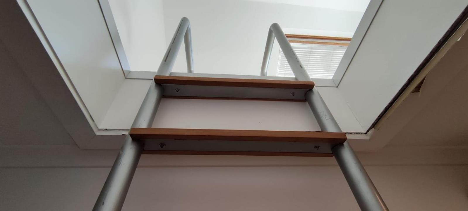 Quarto Aconchegante Com Varanda E Vista No Chiado Quarto em Acomodações Particulares Lisboa