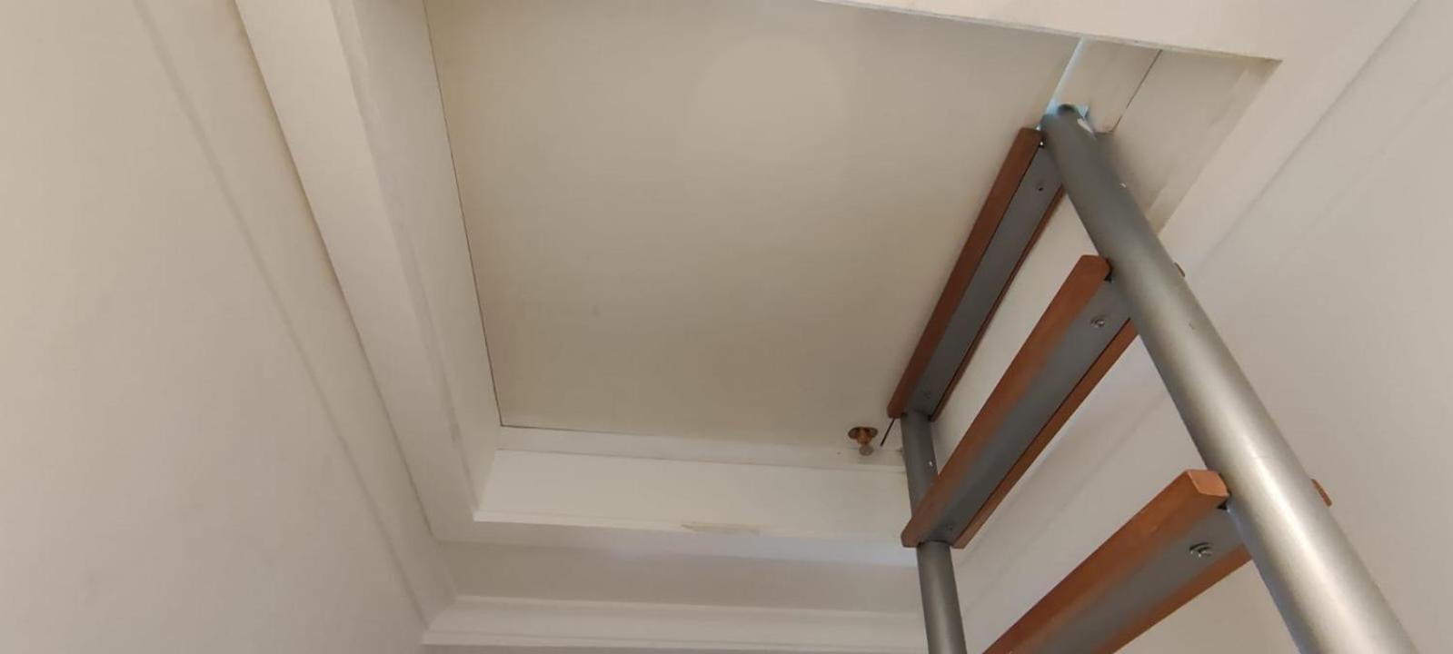 Quarto Aconchegante Com Varanda E Vista No Chiado * Lisboa